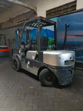 Forklift ISUZU 3,5t Threelift