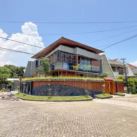 RUMAH TROPICAL HOUSE WITH WATERFALL MANYAR KERTOADI (Tjin2Area)