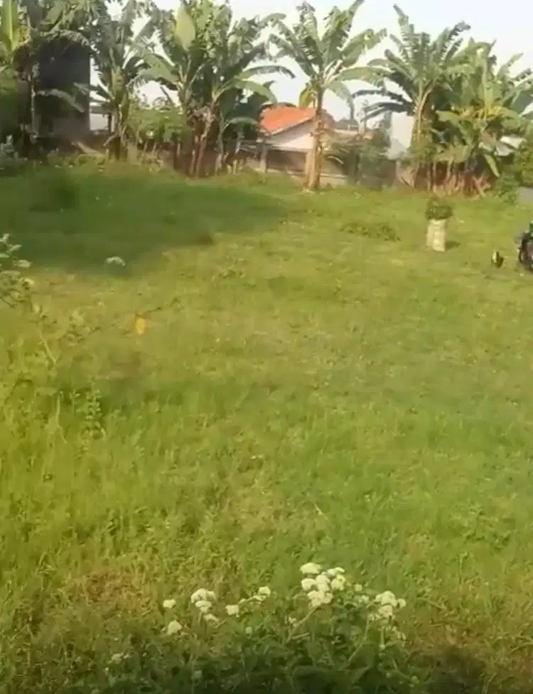 DIJUAL TANAH luas AREA SETIABUDI BANDUNG ;ada 3 rumah, kolam renang^LN