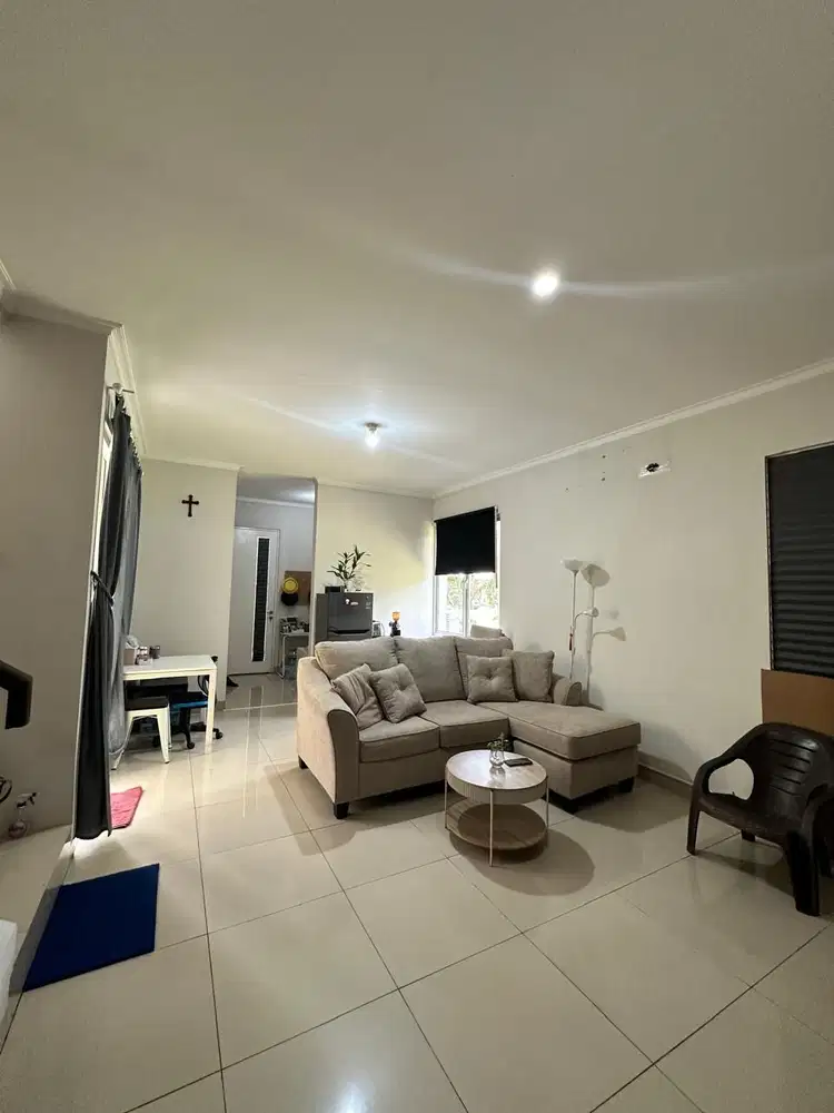 Hoek ..rumah dijual di Gading Serpong, luas 219 meter2