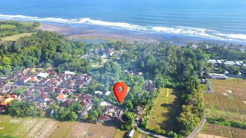 Tanah datar dekat pantai Kelating, akses jalan 5 meter