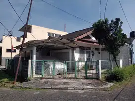 Rumah Luas di Taman Pondok Cabe