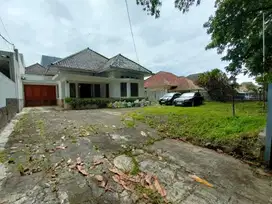 Rumah disewakan Dago Bandung besar harga murah cocok buat kantor  nego
