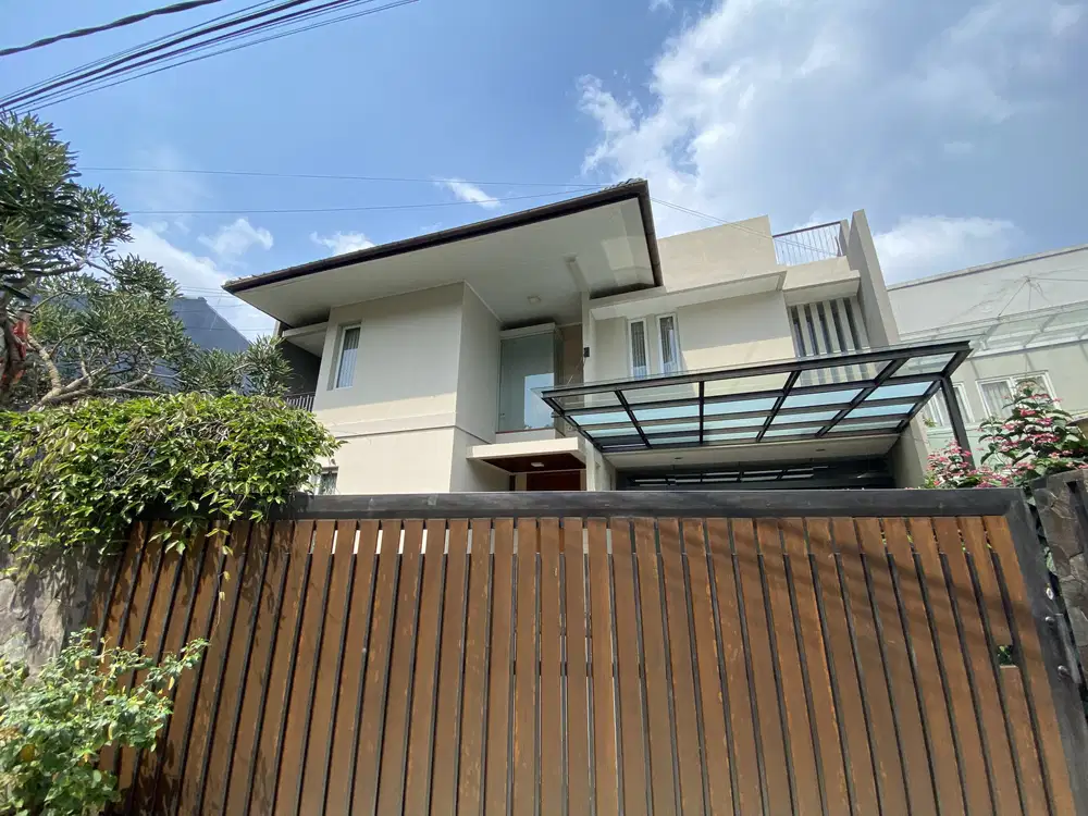 Bandung Utara rumah besar di sewakan murah lingkungan strategis nego