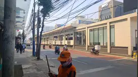 Depan HalteTransjakarta, Parkir Luas 8Mobil, Izin Komersial Baru Renov