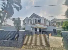 Rumah Luas di Warung Jati Timur, Kalibata Jakarta Selatan