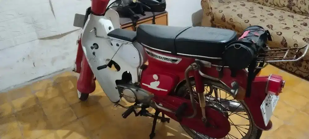 Honda c70 merah