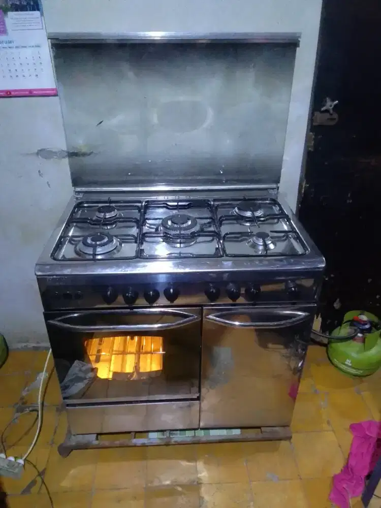 Dijual kompor gas 5 tungku + oven DeliziA