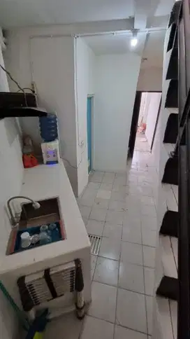 rumah nyaman pinggir jalan krukut dekat pintu tol