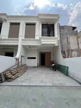 Rumah 2 lantai di jalan Kartini dekat stasiun Depok lama