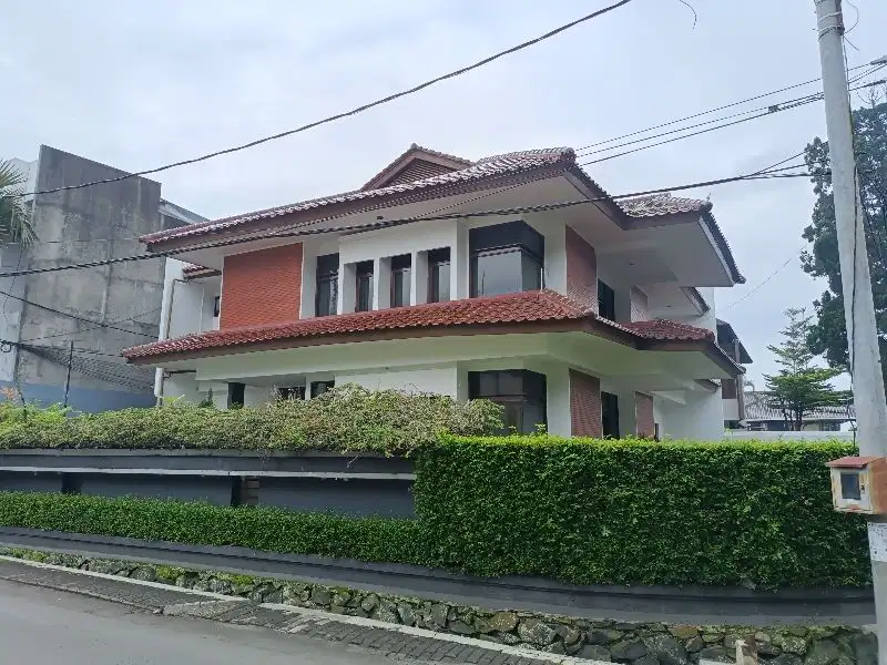 Rumah Lux Terawat 2 lantai