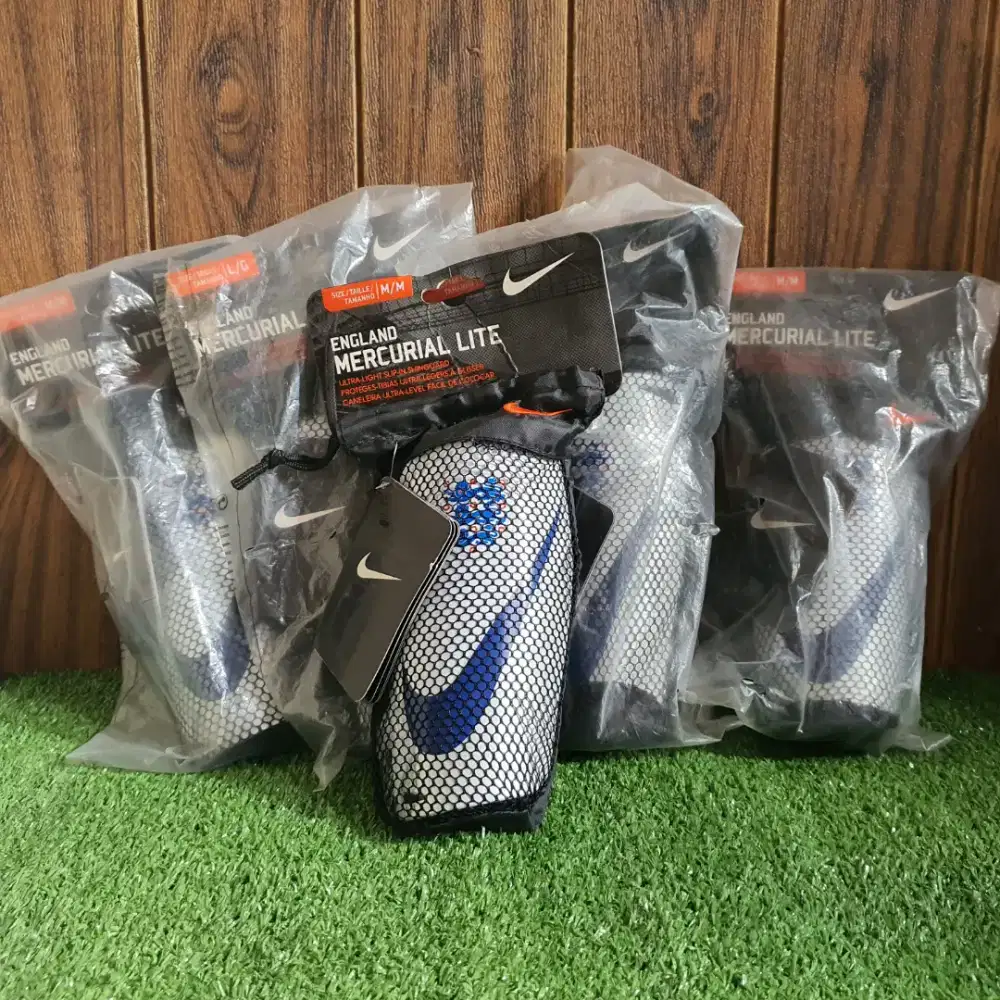Deker Bola Nike England Mercurial Lite ShinGuard