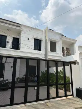 Rumah Lux di Pondok Bambu Jakarta Timur
