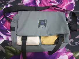Tas slempang abu