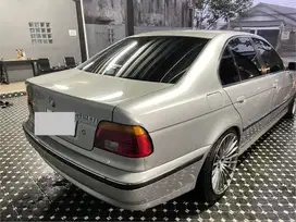 BMW 528i 1999 Bensin