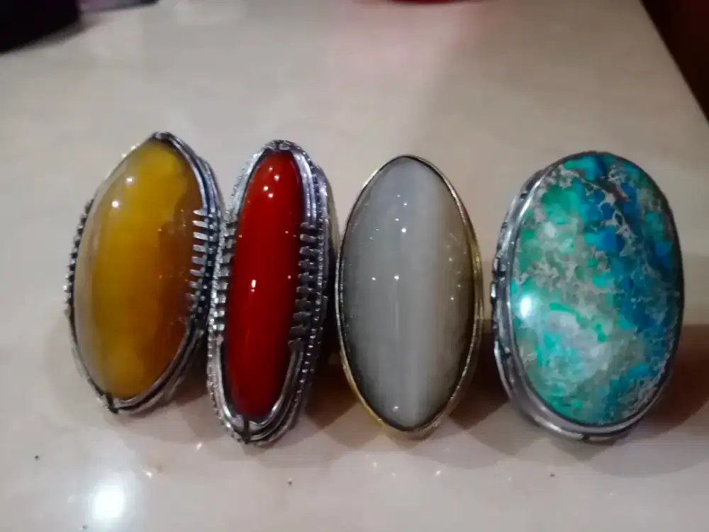 ada 4 pcs batu akik
