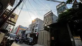 Ruko 3 1/2 Lantai Di Kebon Kacang, 50 m Dari Pusat Perbelanjaan Tanah