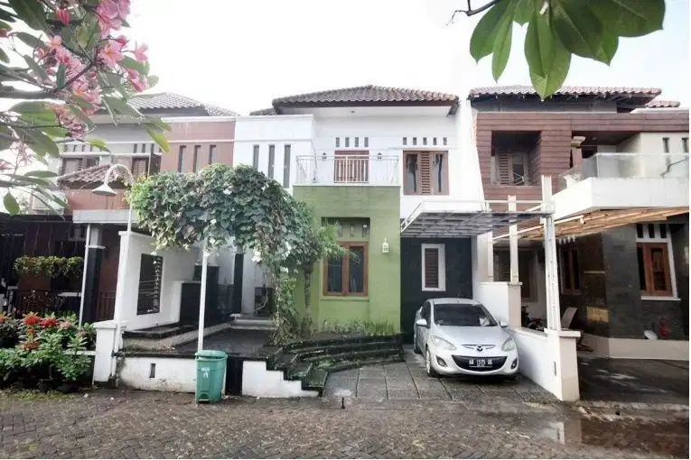 Rumah dalam Perumahan Condong Catur Bangunan 2 Lantai dekat Klinik Nur