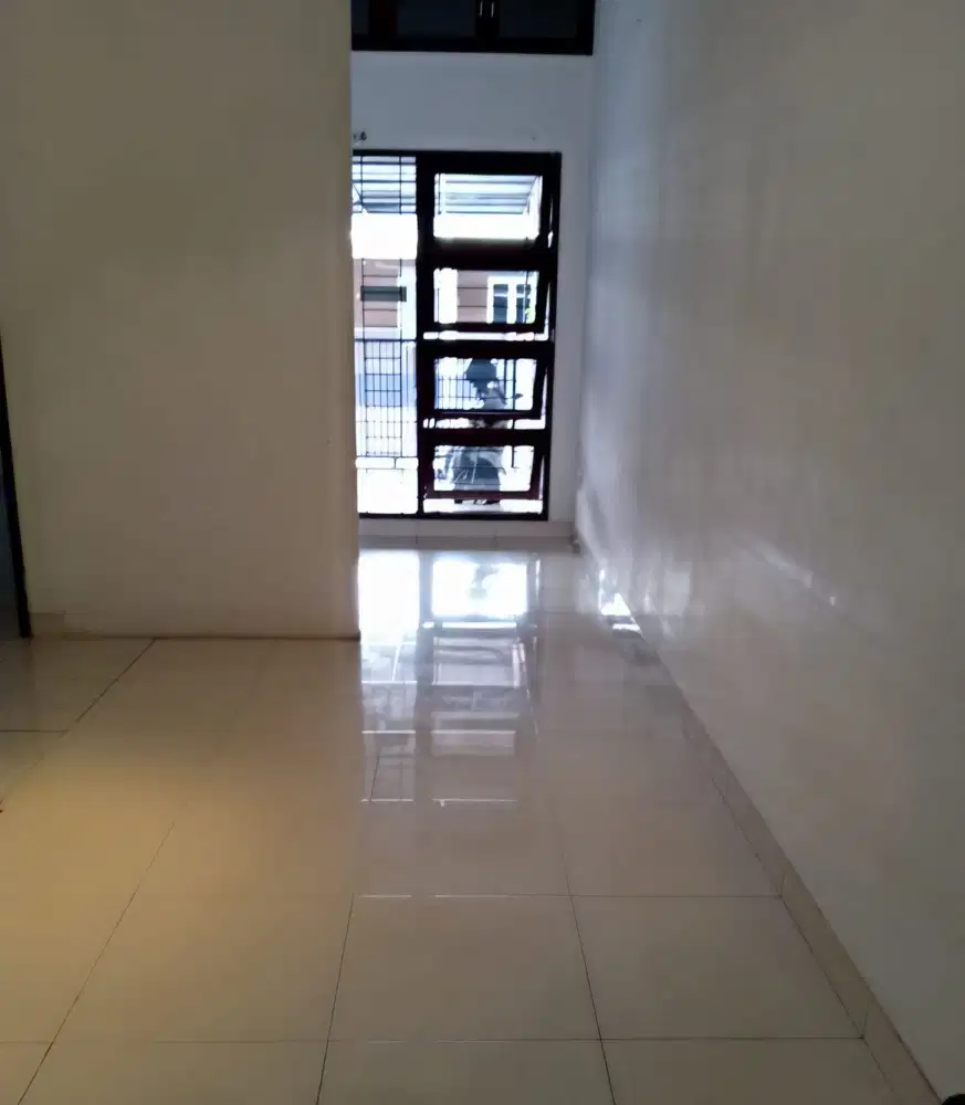 Dijual atau Disewa Rumah terawat di Taman Holis Indah 2