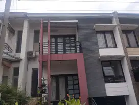 Disewakan Rumah 2 Lantai dalam Komplek Di Limo Depok