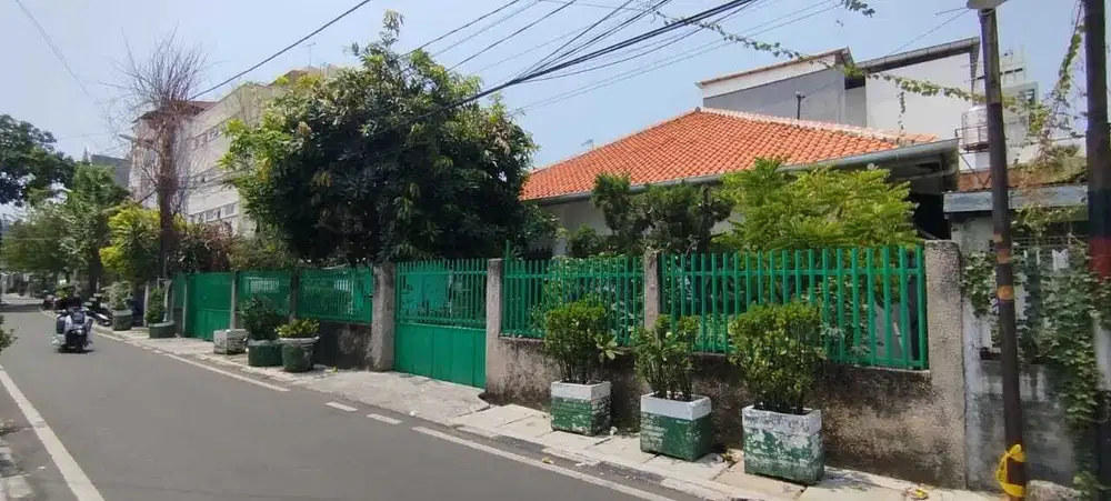 Rumah tua di Pasar Baru luas 538m2 bawah NJOP murah bu