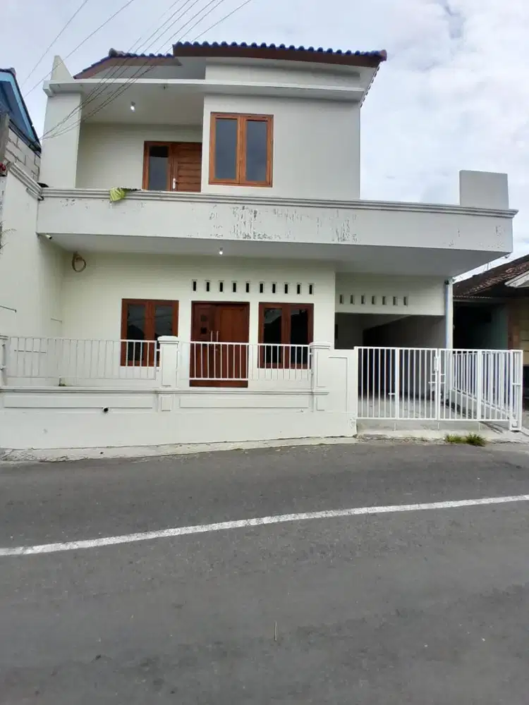 Dijual Rumah Baru 2 lantai Strategis Pinggir Aspal dkt terminal jombor