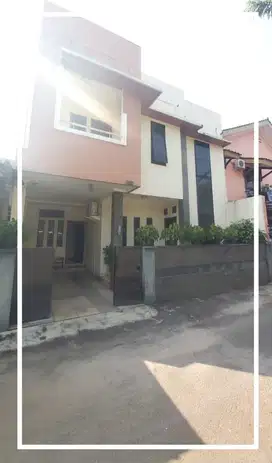 [5KT] Komplek ESDM (LAN) 3 Lantai LB 300 m2, Jakarta Selatan