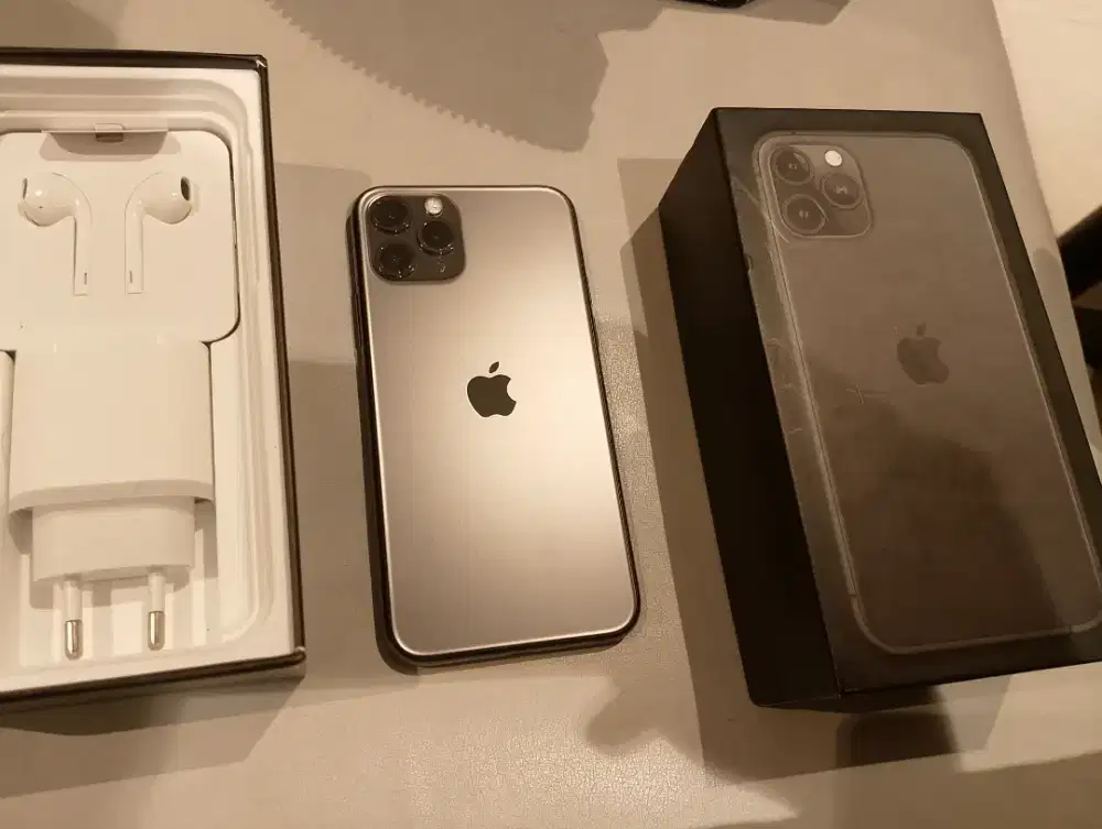 Iphone 11 pro max 256gb pasti tergoda baru