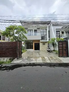 Rumah baru posisi hook non komplek lokasi strategis bebas banjir