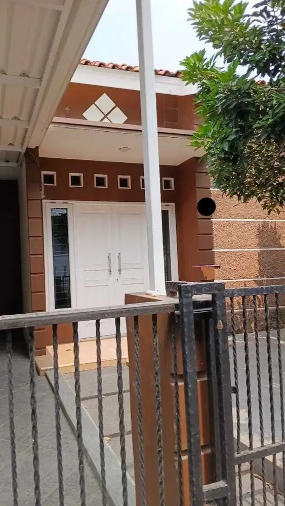 Disewakan Rumah 2 Lantai Bagus SHM Luas di Pamulang