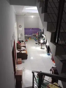 Rumah 2 lantai , Luas dan Strategis di Pondok Cabe Pamulang