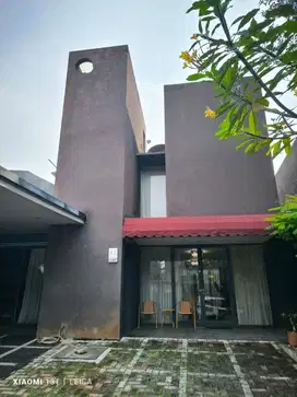 DIJUAL TOWN HOUSE MODERN MINIMALIS VETERAN JAKSEL.