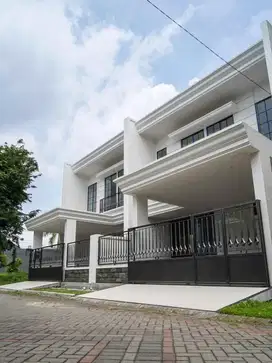 Dijual Rumah BARU GRESS 2 Lantai Perum ARAYA Galaxi Bumi Permai Sby