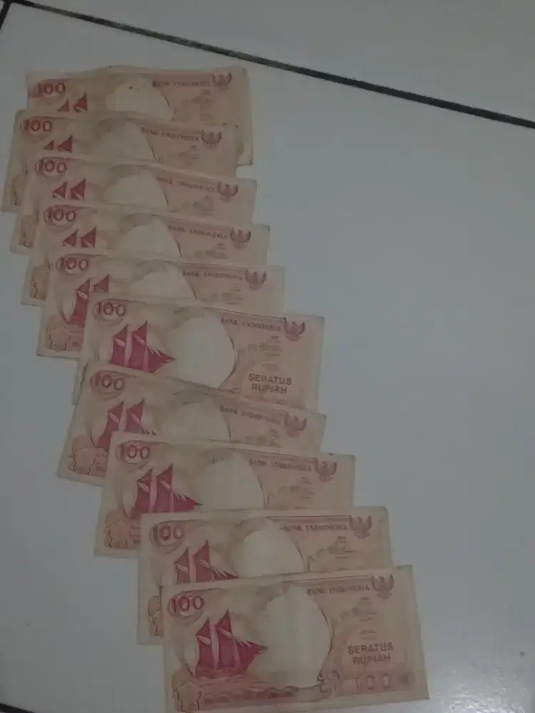 Jual uang kertas 100ruouah 10 lembar tahun 1992.