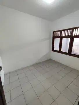 rumah nyaman 2 lantai dekat pintu tol