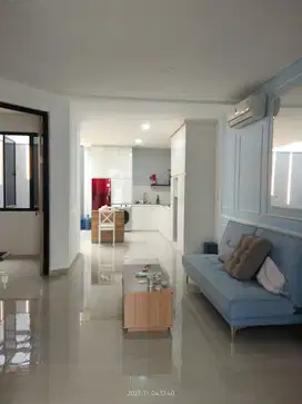 DISEWAKAN RUMAH TYPE 2 LANTAI FULL FURNIS AREA LOKASI AREA LIPPO