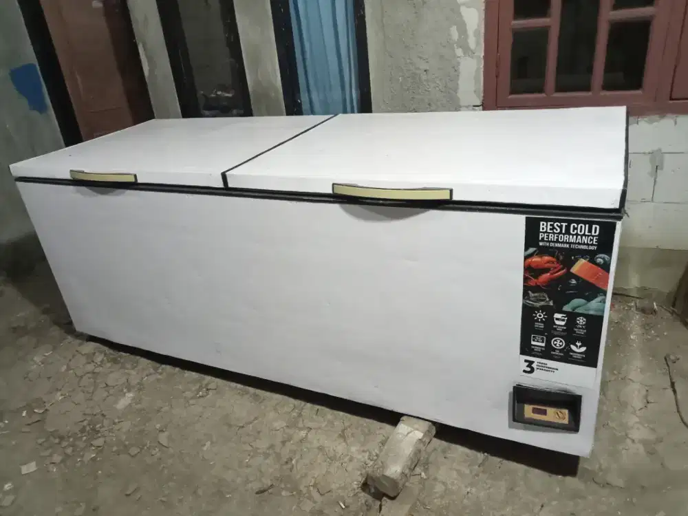 Freezer bok merek Gea kapasitas 1200 litet