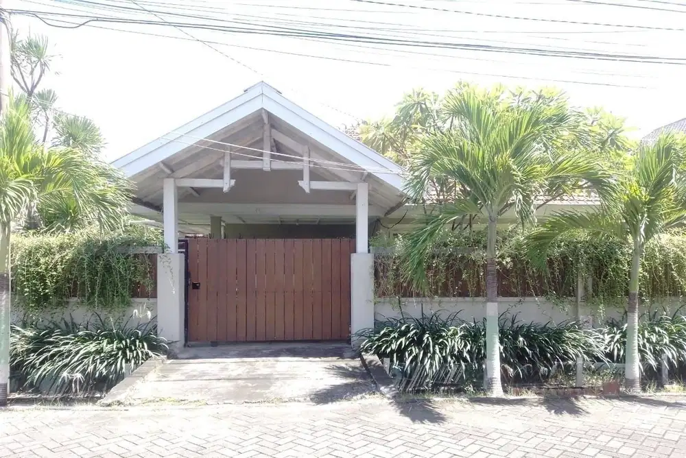 JUAL RUMAH + KANTOR LOKASI STRATEGIS DI MANYAR SURABAYA (Tjin2Area)