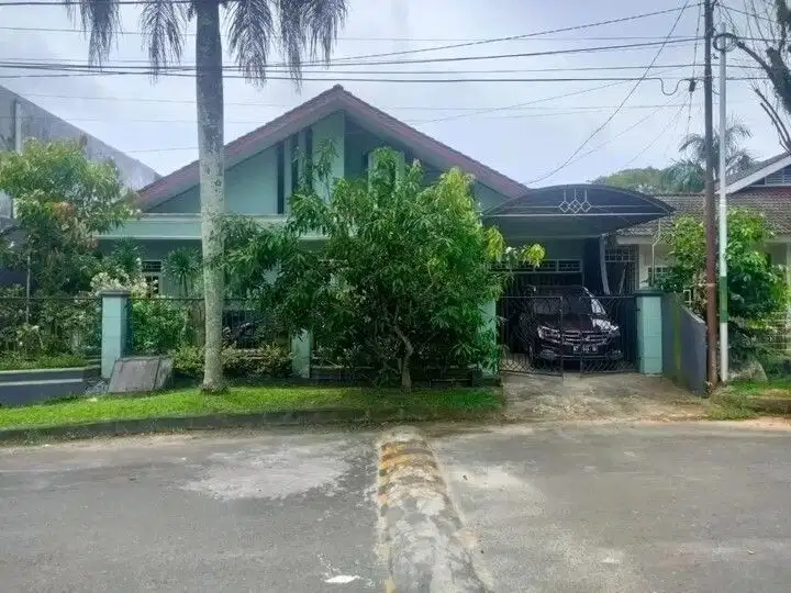 DIJUAL CEPAT RUMAH SEMI FURNISH DEPAN TAMAN DI BALIKPAPAN BARU BB – ER