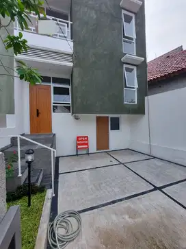 FOR SALE HOME BRAND NEW SEKTOR 5 BINTARO JAYA TANGSEL.