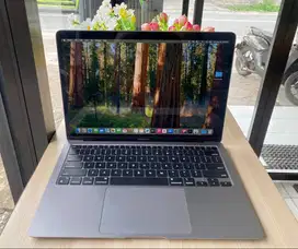 Macbook Air M1 2020 13” RAM 16GB SSD  256GB SIAP PAKAI