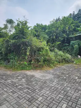 Tanah Pekarangan di Jl Damai Ngaglik 065990 jd2508