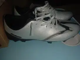 Sepatu bola specs ORI
