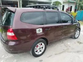 Mobil bekas, siap untuk perjalanan jauh