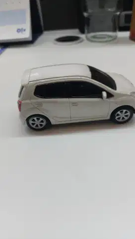 Miniatur mobil agya