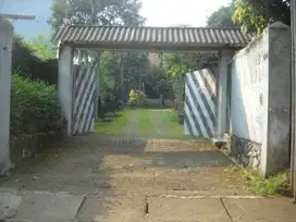 Rumah Dengan Halaman Luas Bisa Untuk Kantor / Usaha / Gudang / Pool