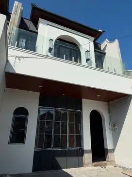 Rumah Baru Gress American Style Manyar Surabaya Timur