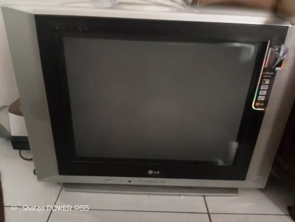 Tv Polytron dan LG slim fit