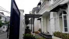 FOR SALE RUMAH BARU RENOVASI TOTAL KOMPLEK GUDANG PELURU TEBET JAKSEL.