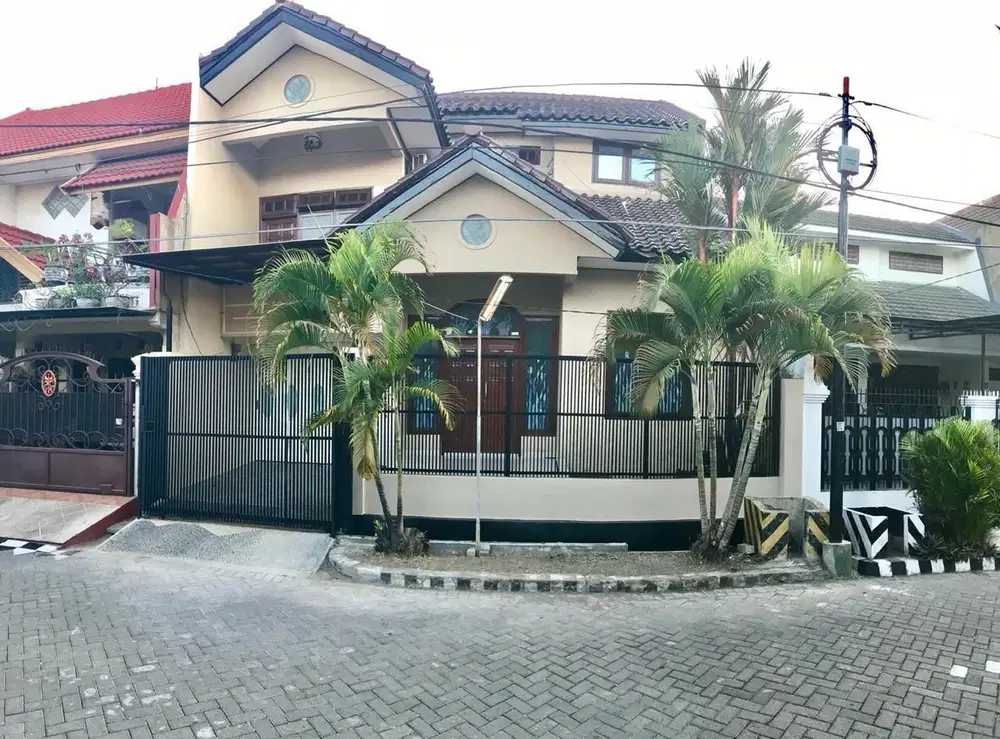 Disewakan / Dijual Rumah Simpang Darmo Permai Selatan Siap Huni